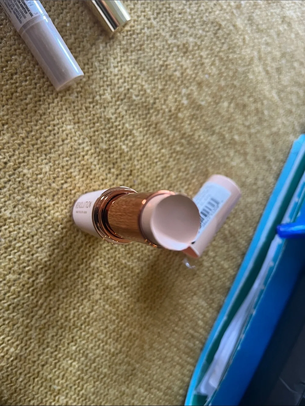Revolution Fast Base Stick Foundation F3 with Pink Lip Set
